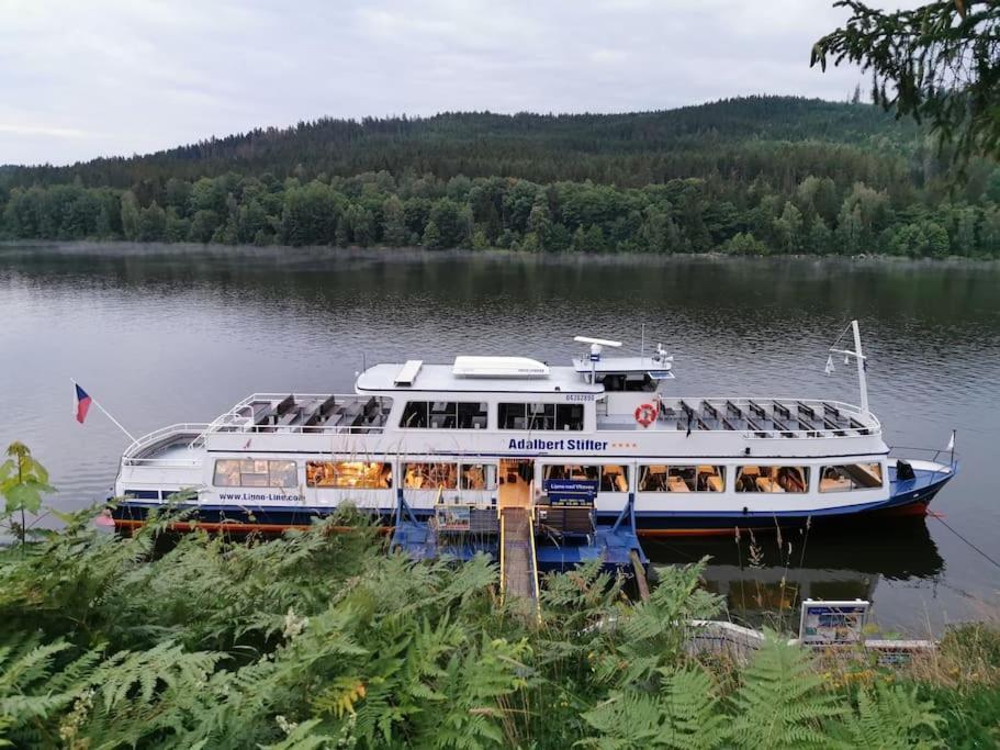 Apartman S Terasou A Vyhledem Na Jezero Lipno Kovarov ภายนอก รูปภาพ