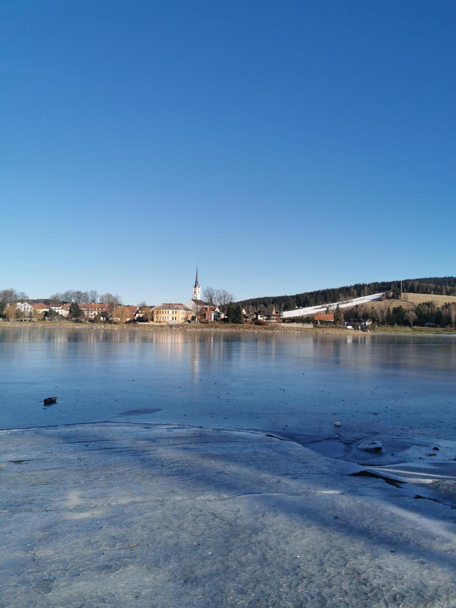 Apartman S Terasou A Vyhledem Na Jezero Lipno Kovarov ภายนอก รูปภาพ